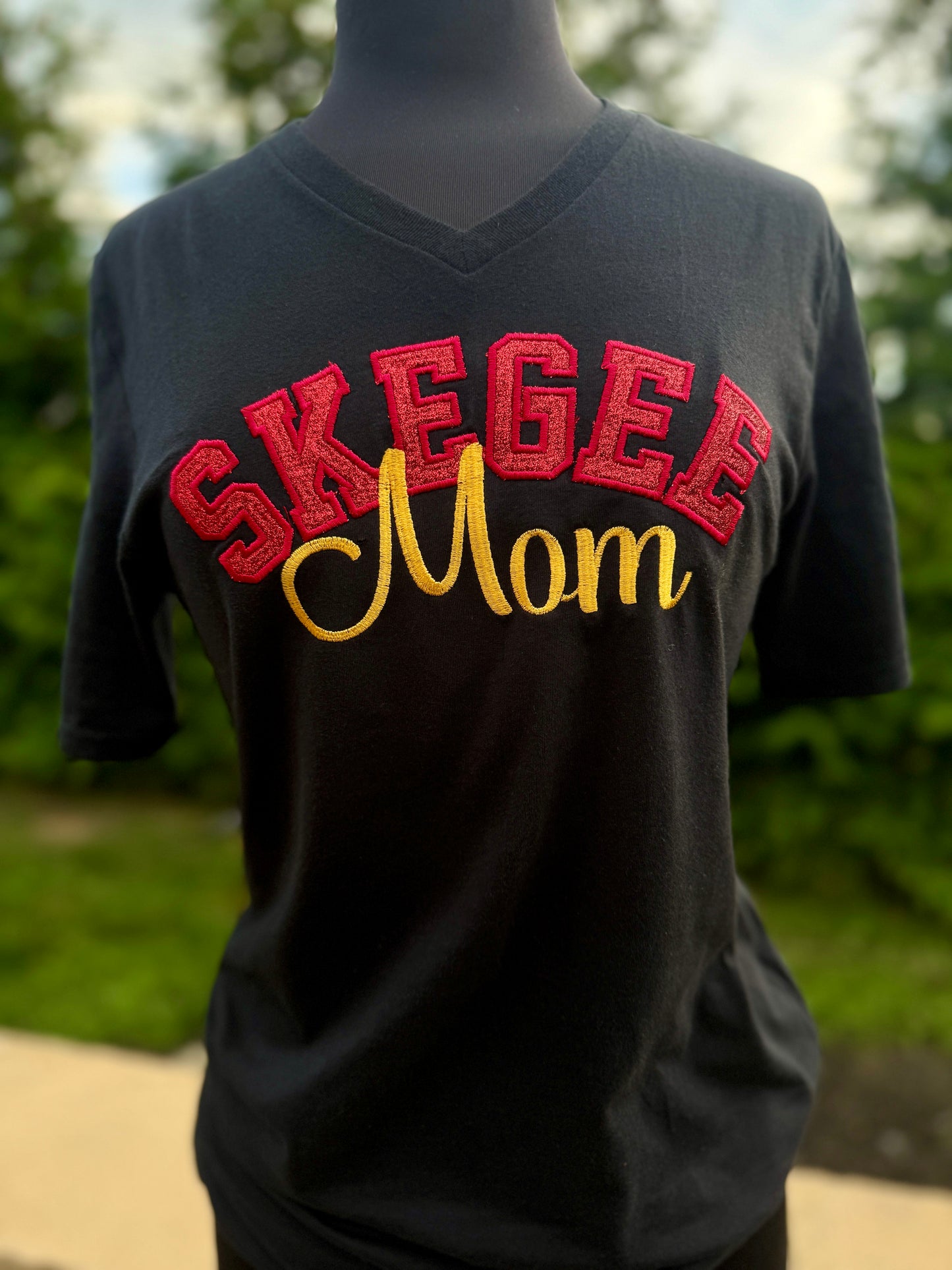 Skegee Mom Glitter Tee
