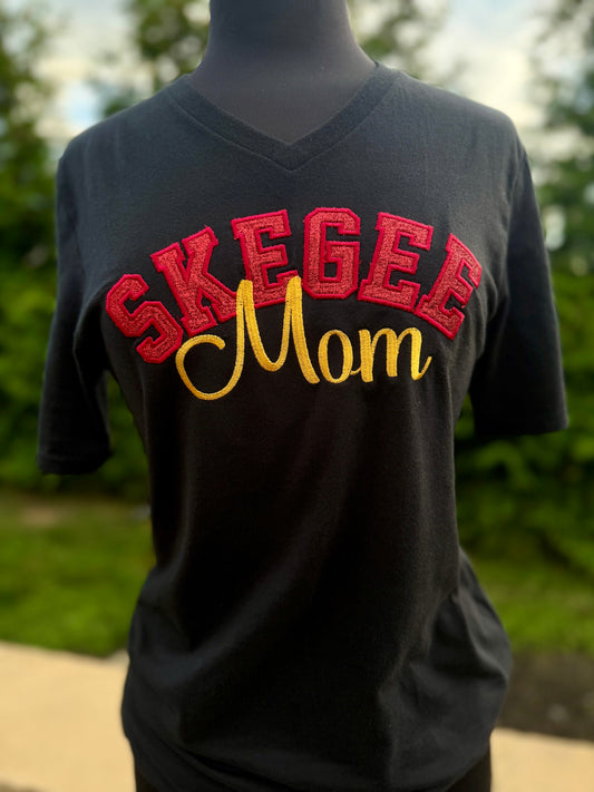 Skegee Mom Glitter Tee